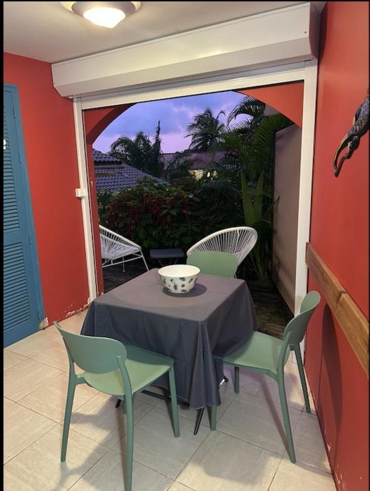 studio Sainte Anne 2mn a pieds de la plage ,possibilité location de voiture CV acceptés Exterior foto